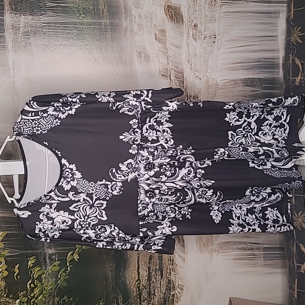 Womens Large black and white floral paisley dressy oversized blouse